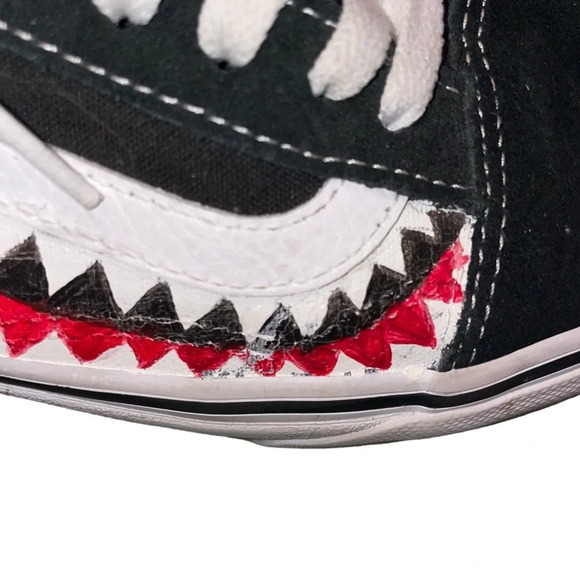 VANS Shark Teeth Custom Painted Old Skool Shoes Men’s Size 7 Women’s Size 8.5 - Picture 8 of 14